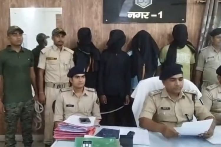Gaya Ji News: सुधा डेयरी डकैती कांड का खुलासा, चार आरोपी गिरफ्तार, मुख्य शूटर ने किया सरेंडर