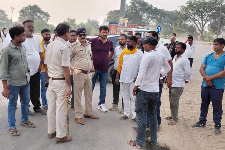 कोईलवर में जाम के समाधान को लेकर ट्रैफिक डीएसपी ने की बैठक, नो एंट्री में घुसने वाले भारी वाहनों पर होगी सख्त कार्रवाई