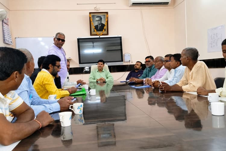 हसनपुर चीनी मिल में किसानों की समस्याओं पर मंथन, GM अशोक मित्तल ने दिया समाधान का भरोसा