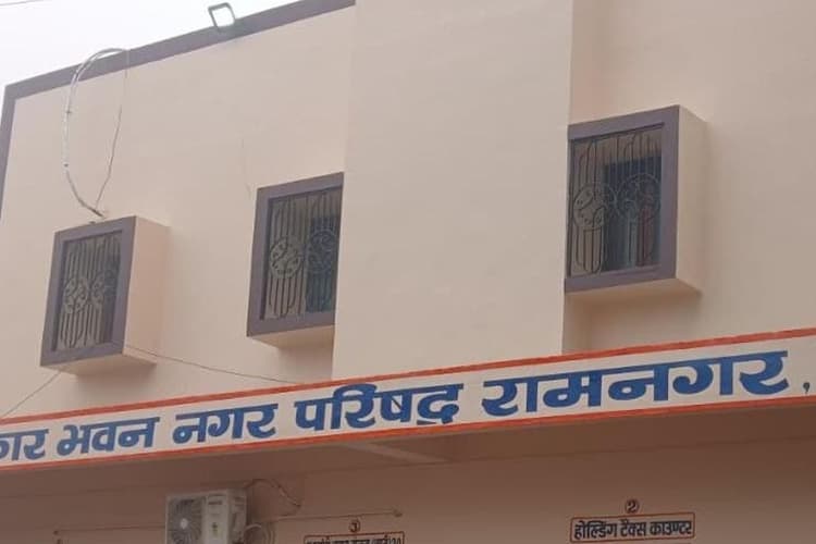 Bagaha News: शुक्रवार की रात तय करेगी रामनगर का सियासी किंग, दो खेमों में बंटे 27 पार्षद