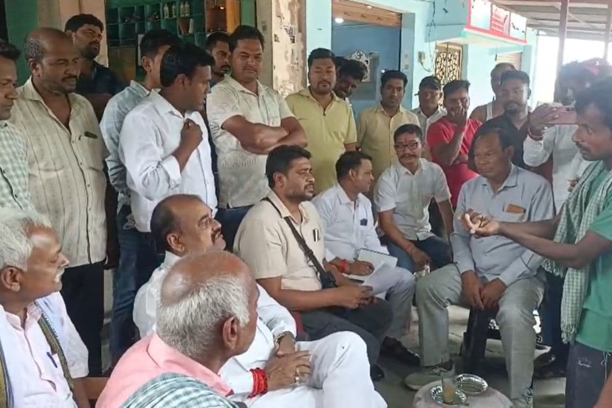 Bettiah News: рд╡рди рд╡рд┐рднрд╛рдЧ рдХреЗ рдмреЗрджрдЦрд▓реА рдиреЛрдЯрд┐рд╕ рд╕реЗ рдбрд░реЗ рдирд╡рдХрд╛ рдЯреЛрд▓рд╛ рдХреЗ рдЧреНрд░рд╛рдореАрдг, рд╡рд┐рдзрд╛рдпрдХ рдиреЗ рджрд┐рдпрд╛ рдорджрдж рдХрд╛ рднрд░реЛрд╕рд╛