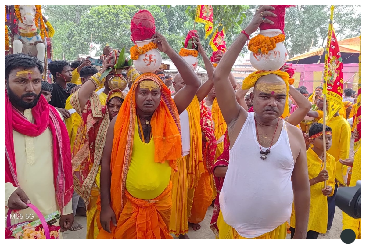 मोतिहारी: सात दिवसीय श्री राम महायज्ञ को लेकर निकली भव्य कलश यात्रा