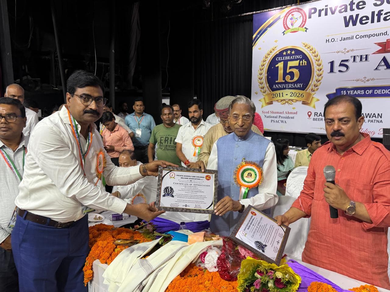 Saharsa news: शिक्षा मंत्री ने डॉ जाफर पयामी को किया सम्मानित