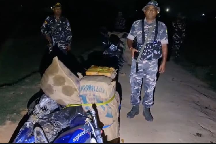 Sitamarhi News: सुरसंड में इंडो-नेपाल बॉर्डर पर SSB का एक्शन, 405 लीटर नेपाली शराब जब्त