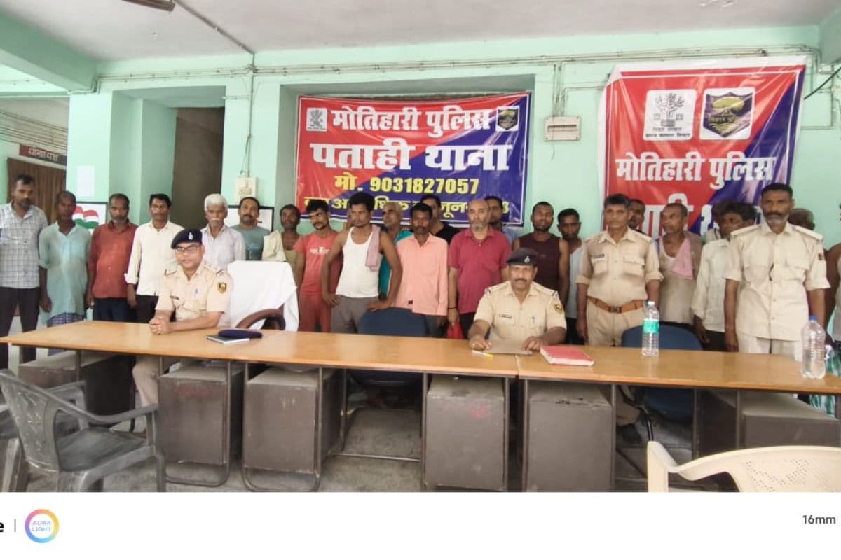 पताही में पुलिस का बड़ा एक्शन: आधा दर्जन गांवों में ताबड़तोड़ छापेमारी, 25 आरोपी गिरफ्तार