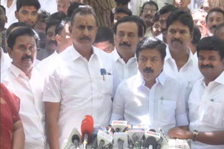 AIADMK में बगावत, फ्लोर टेस्ट में पार्टी के 25 विधायकों ने TVK का किया समर्थन