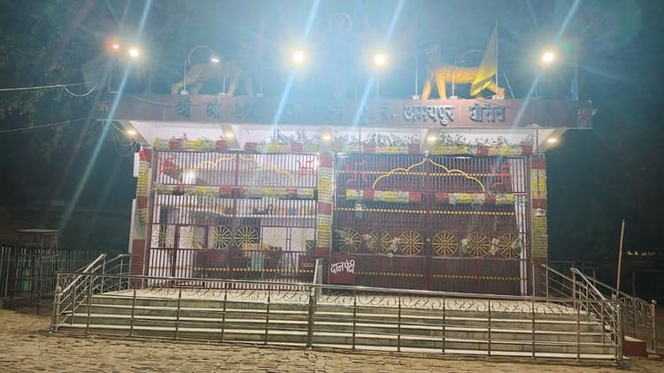 लखीसराय में अभयपुर रेलवे दुर्गा मंदिर में माथा टेकते हैं यात्री, आस्था और सुरक्षित यात्रा का अनोखा संगम