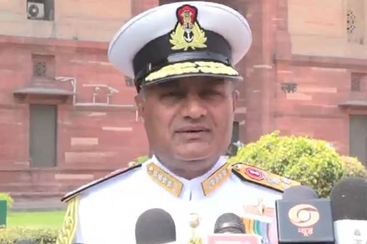 पदभार ग्रहण करने के बाद बोले नौसेना प्रमुख एडमिरल कृष्णा स्वामीनाथन- देश की सुरक्षा हमारी प्राथमिकता