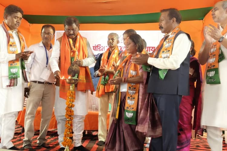 Chaibasa: किरीबुरू में पूर्व सीएम अर्जुन मुंडा ने पंडित दीनदयाल उपाध्याय प्रशिक्षण अभियान का किया उद्घाटन