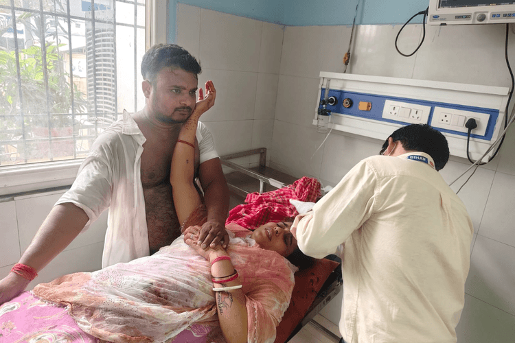 Arrah News : रोडरेज को लेकर विवाद, घर में घुसकर दंपती को बेरहमी से पीटा; अस्पताल में भर्ती