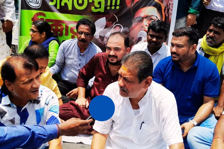 अभिषेक बनर्जी पर हमले के विरोध में आसनसोल में टीएमसी का हल्लाबोल, कहा- दोषी नहीं पकड़े गये तो जल उठेगा बंगाल