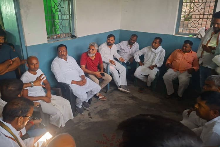 Aurangabad News: कुंदन यादव हत्याकांड को लेकर पीड़ित परिवार से मिले राजद विधायक