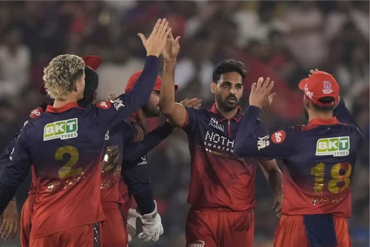 RCB vs MI: अंतिम गेंद पर जीता बेंगलुरु, रोमांचक मुकाबले में मुंबई को 2 विकेट से हराया