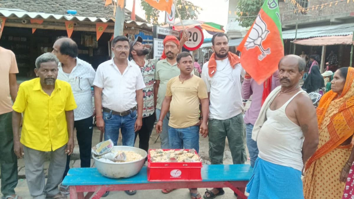 कटिहार में मनसाही हाट चौक पर भाजपा कार्यकर्ताओं ने मनाया उत्सव, युवाओं को दिया संदेश