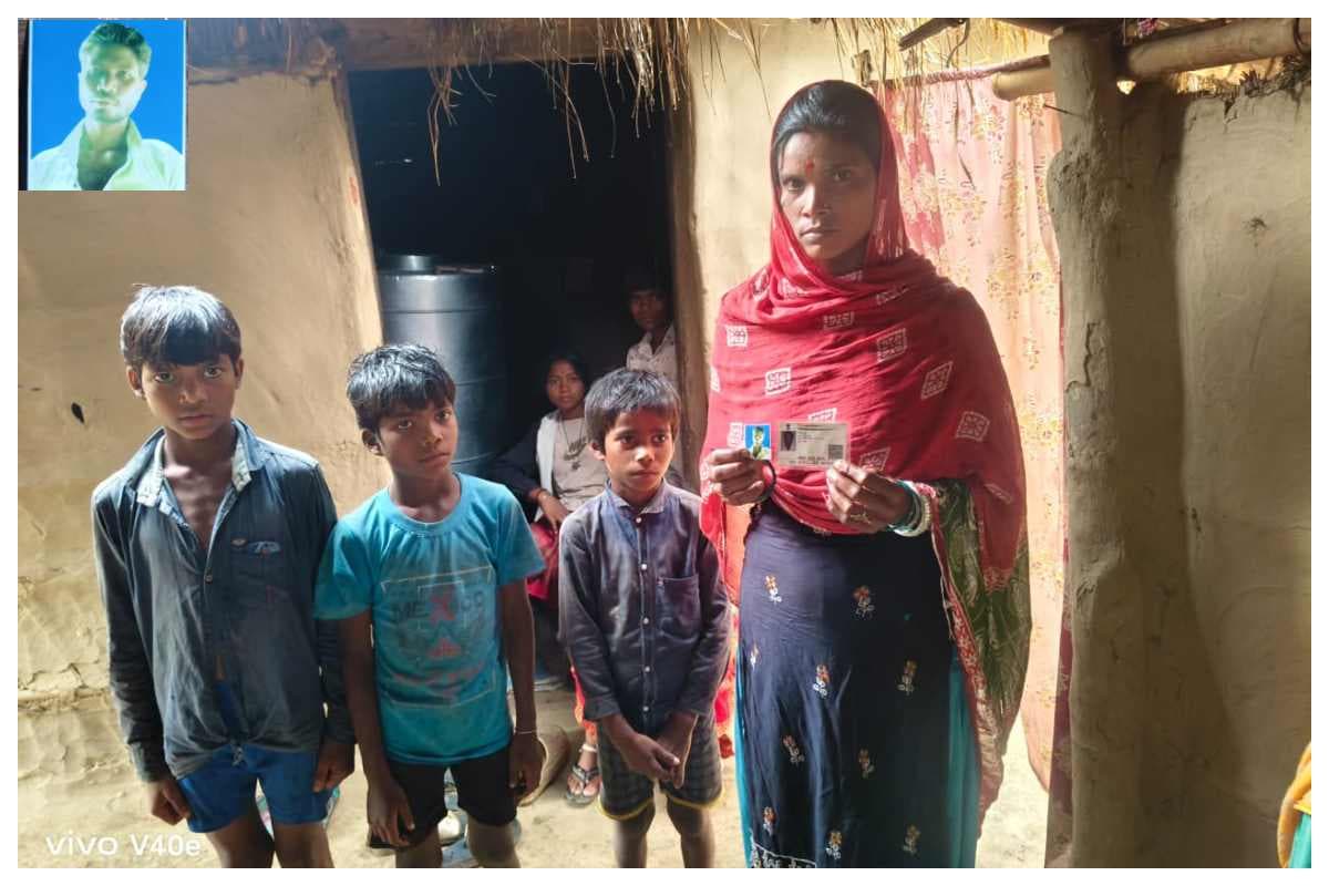 बगहा: गुजरात से लौटने के दौरान मजदूर लापता, तीन बच्चों के साथ एसपी दफ्तर पहुंची बेबस पत्नी