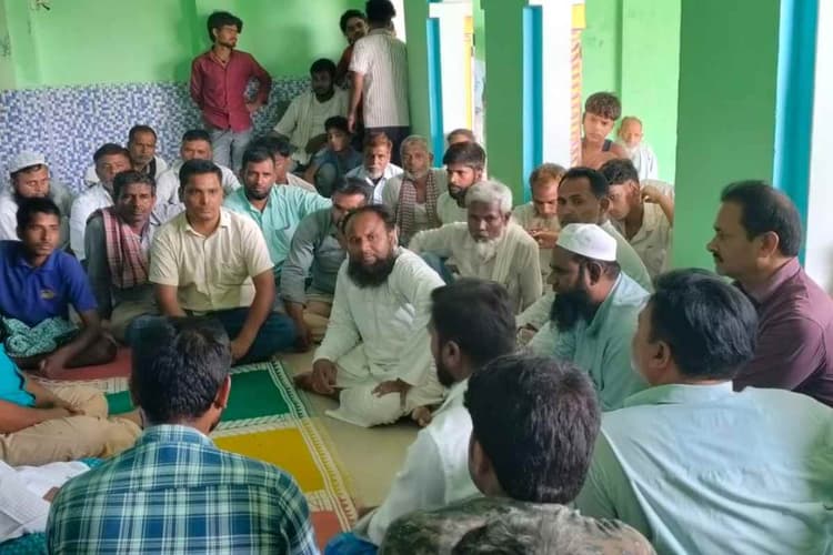 बगहा: बकरीद को लेकर बैठक, भाईचारे और सौहार्द बनाए रखने की अपील