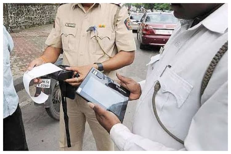 Bettiah News: ट्रैफिक नियम तोड़ने वालों की खैर नहीं, अप्रैल में 4212 गाड़ियों का कटा चालान, 69 लाख रुपये का जुर्माना वसूला