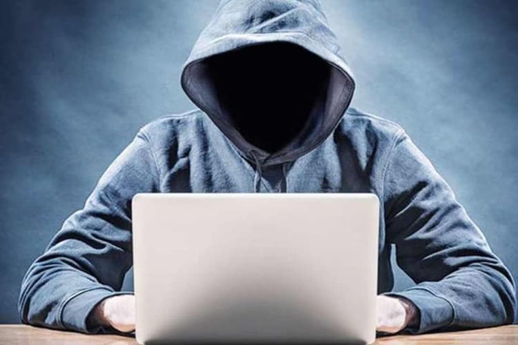 बेतिया: ऑनलाइन प्लेटफॉर्म पर बाइक बेचने के नाम पर ठगी, पुलिस ने चार साइबर आरोपी पकड़े