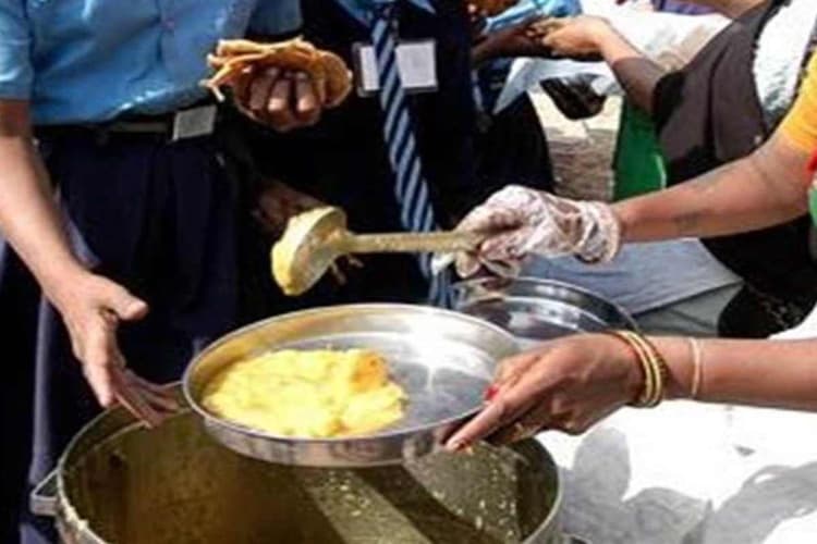 बेतिया: मृत रसोइयों के आश्रितों को जल्द मिलेंगे 4-4 लाख रुपये, डीपीओ ने दिए निर्देश