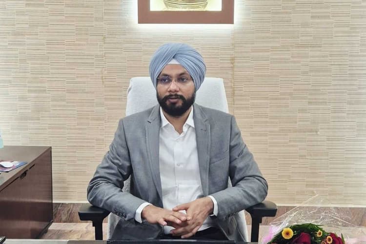 बेतिया: समाहरणालय में आज विकास योजनाओं पर चर्चा करेंगे डीएम, कई विभागों की समीक्षा
