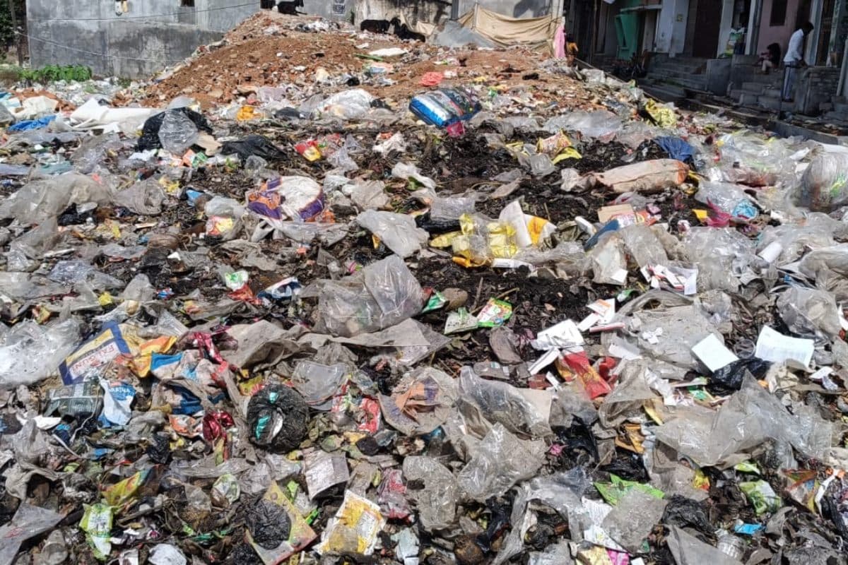 Bettiah News-garbage-dumping-issue-shiv-mandir-road-epidemic-risk-swachh-bharat-mission-fail Bettiah News-garbage-dumping-issue-shiv-mandir-road-epidemic-risk-swachh-bharat-mission-fail