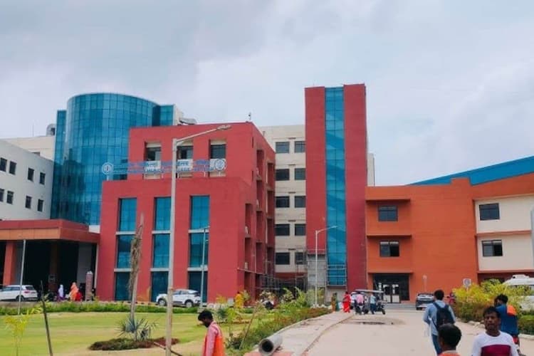 Bettiah News: जीएमसीएच में अब नहीं भटकेंगे मरीज: डिस्प्ले पर दिखेगा डॉक्टरों का ओपीडी रोस्टर