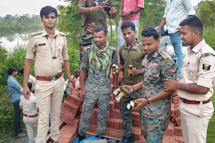 बेतिया : ईंट लदे ट्रैक्टर से 1386 लीटर विदेशी शराब बरामद, दो तस्कर गिरफ्तार