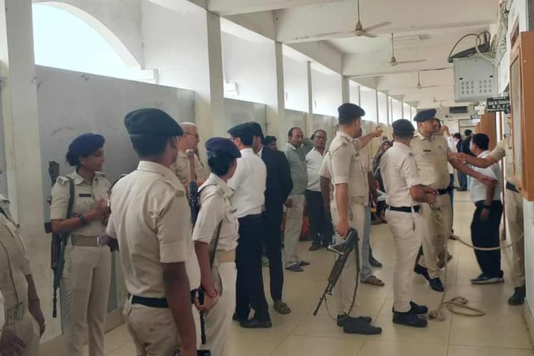 बगहा: पुट्टू मिश्र हत्याकांड में बड़ी कार्रवाई, तीन आरोपी पांच दिनों की पुलिस रिमांड पर
