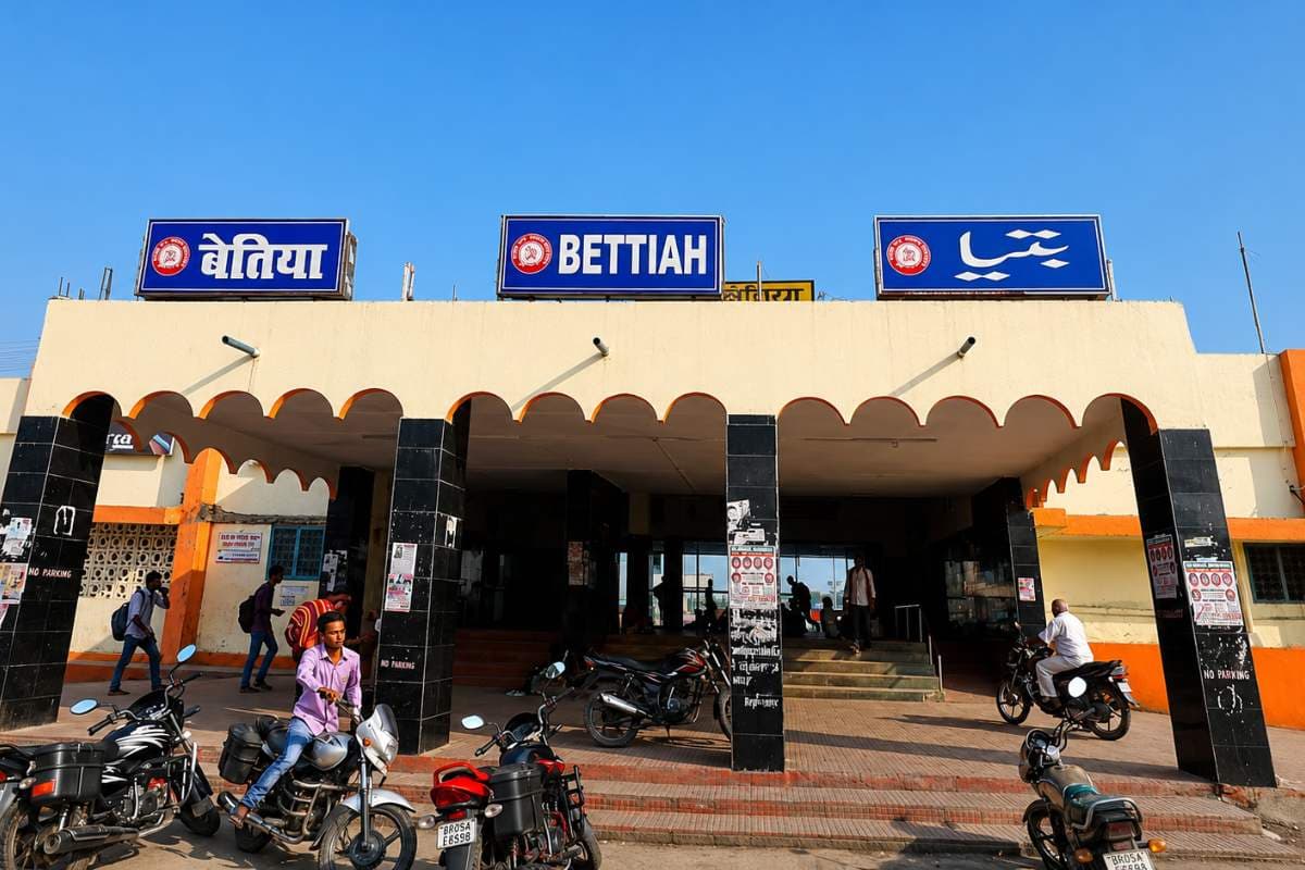 Bettiah News railway station redevelopment work stopped due to office shifting delay