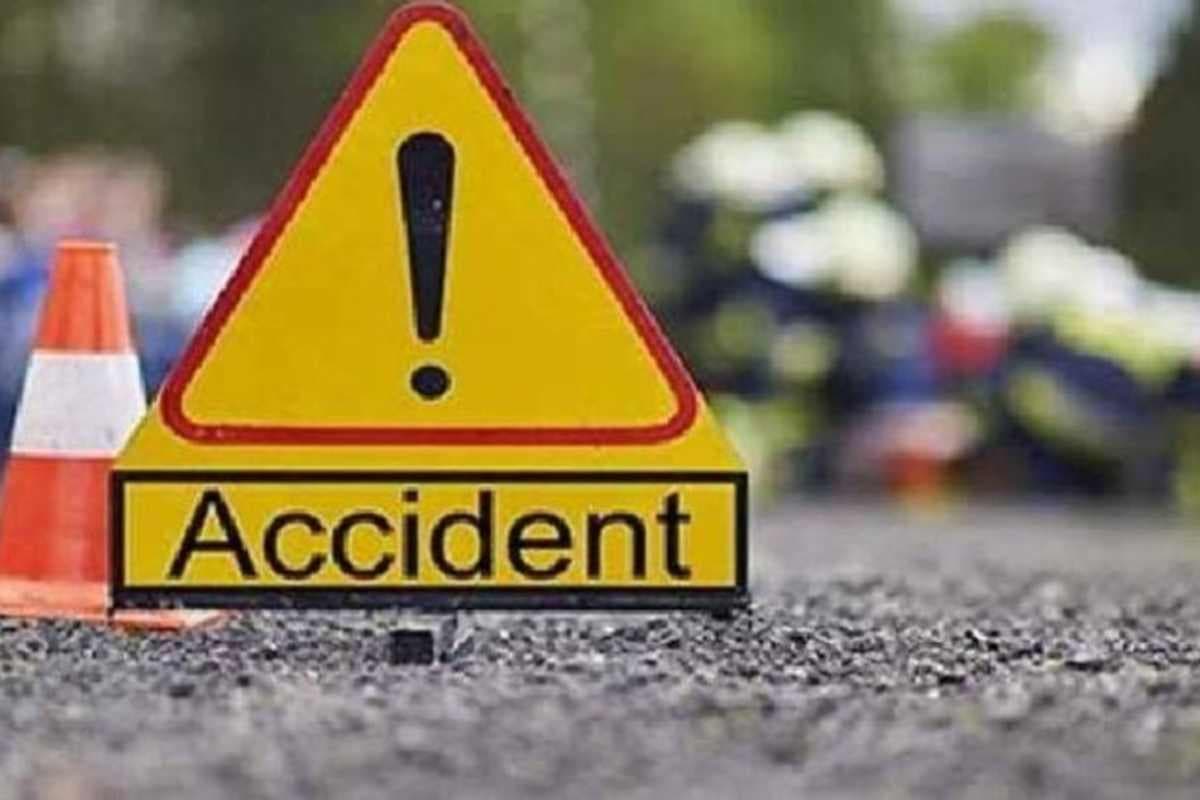 बेतिया: ट्रैक्टर की जोरदार टक्कर से दुकानदार की दर्दनाक मौत, तीन लोग गंभीर रूप से घायल