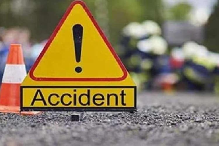 बेतिया: ट्रैक्टर की जोरदार टक्कर से दुकानदार की दर्दनाक मौत, तीन लोग गंभीर रूप से घायल