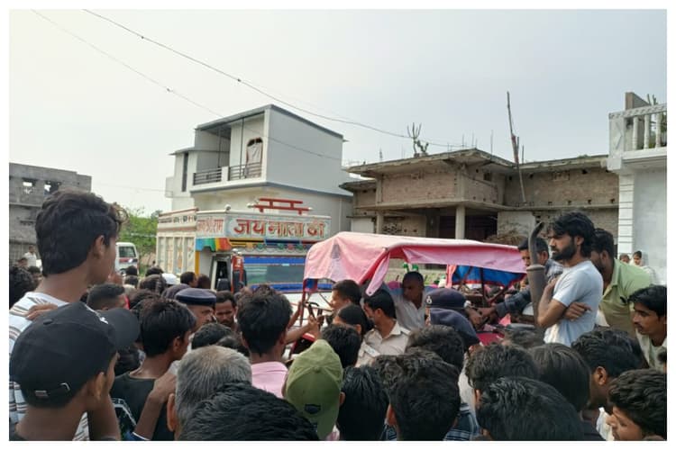 Bettiah News: बेकाबू पिकअप ने ली मासूम की जान, गाड़ी छोड़कर फरार हुआ ड्राइवर