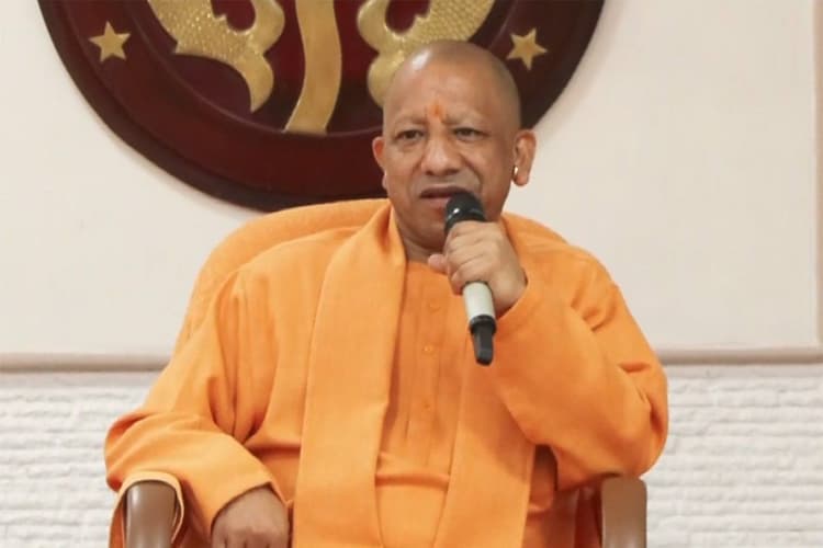 नोएडा इंटरनेशनल एयरपोर्ट तक चलेंगी 110 इलेक्ट्रिक बसें, सीएम योगी ने दिया निर्देश