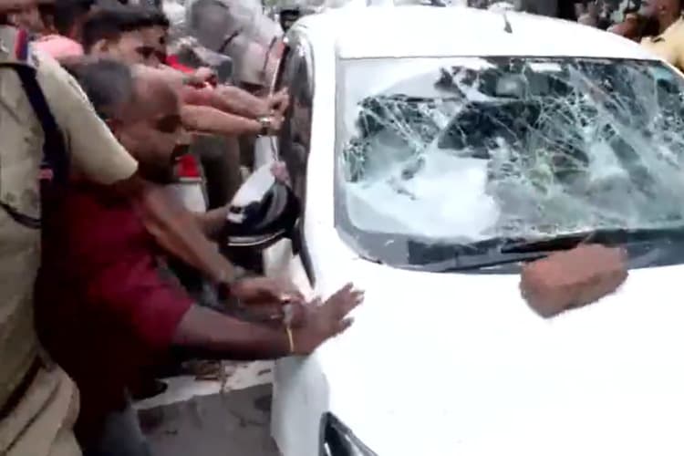 केरलम: CPI(M) कार्यकर्ताओं ने ED अधिकारियों पर किया हमला, एक पुलिसकर्मी घायल, जानें पूरा मामला