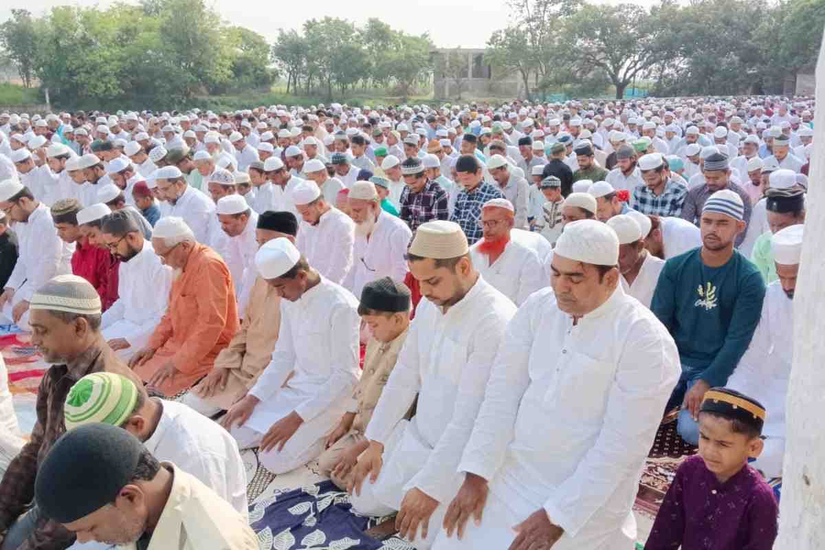 दरभंगा: बिरौल में भाईचारे के साथ मनी बकरीद, हजारों लोगों ने अदा की नमाज