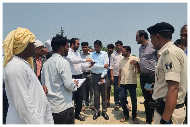 Darbhanga News: हफ्ते भर में शुरू करें प्रखंड भवन का निर्माण, डीएम ने दिया सख्त अल्टीमेटम