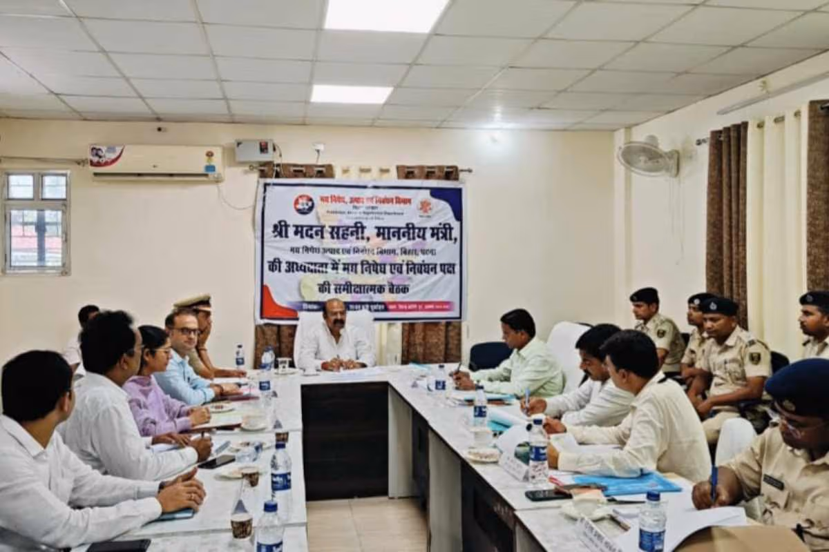 दरभंगा: मंत्री मदन सहनी का सख्त निर्देश, विवादित जमीन की रजिस्ट्री पर तुरंत लगाएं रोक