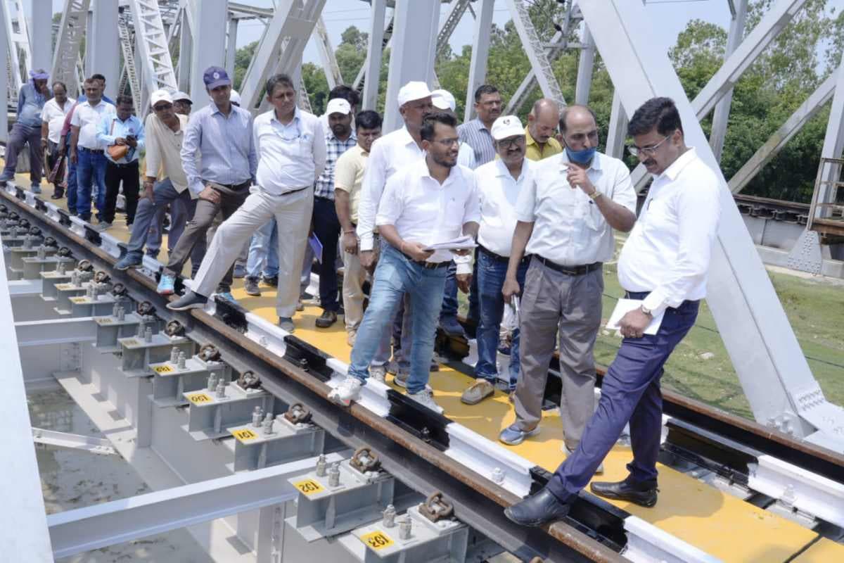 Darbhanga News: दरभंगा-समस्तीपुर रेल खंड के दोहरीकरण का काम पूरा: 120 की रफ्तार से दौड़ी ट्रेन