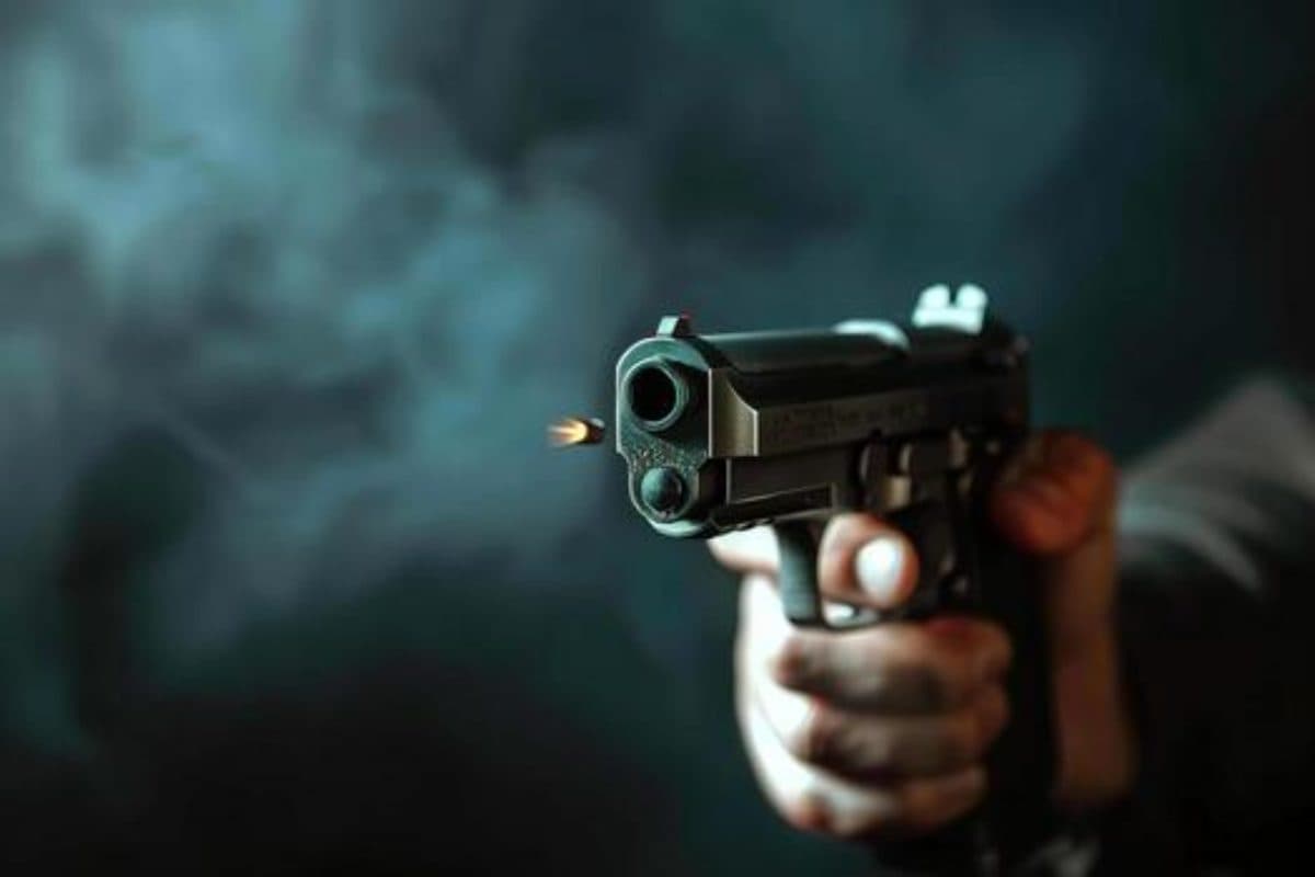 Darbhanga News university police station firing shopkeeper killed chain snatching protest
