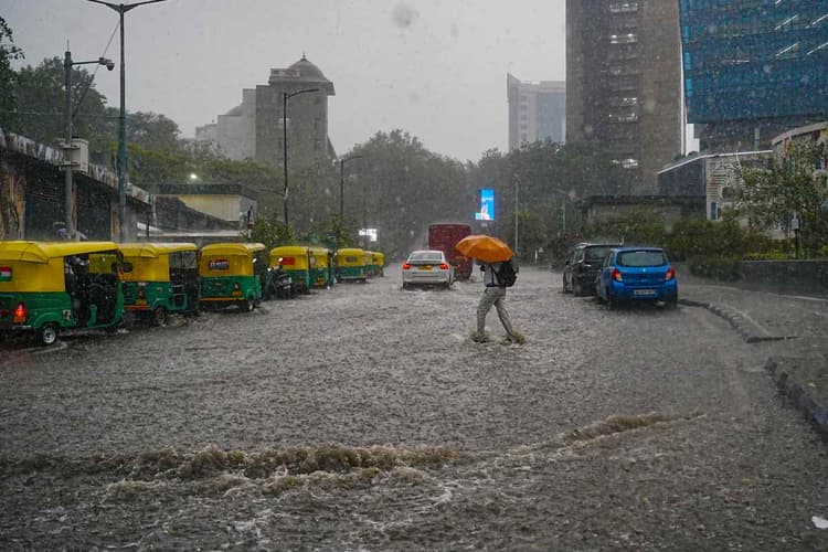 Delhi Rain Alert: दिल्ली में कब होगी बारिश? आया लेटेस्ट अपडेट