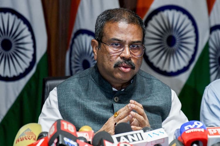 अब नहीं अटकेंगे CBSE के ऑनलाइन पेमेंट, शिक्षा मंत्री ने बैंकों को दिए कई निर्देश