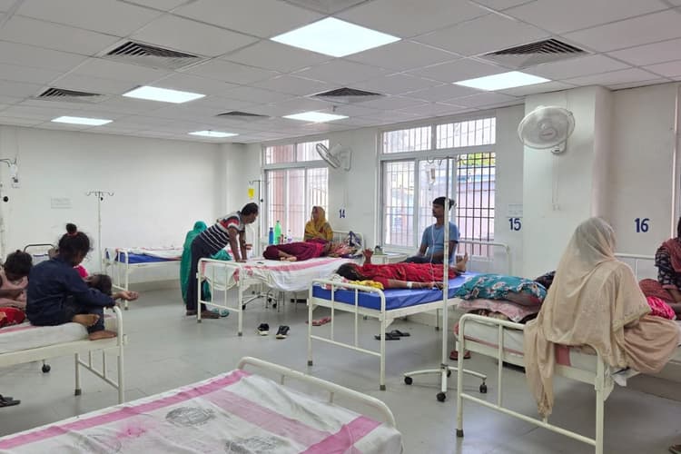मधेपुरा में सदर अस्पताल की इमरजेंसी में बढ़ी मरीजों की भीड़, डॉक्टरों ने जारी की चेतावनी