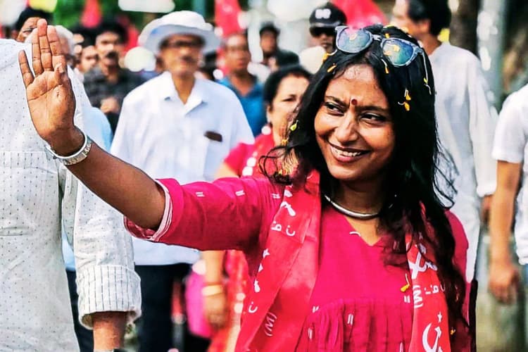गरीबों की महुआ मोईत्रा दीप्सिता धर के 450 रुपए वाले ‘विदेशी’ बैग का सच और उत्तर दमदम का सियासी समीकरण