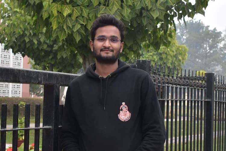 सीवान के अवनीश ने बढ़ाया मान, IIT-BHU में पीएचडी के लिए हुआ चयन