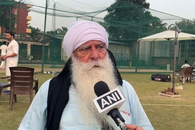 युवराज के पिता योगराज सिंह के खिलाफ मामला दर्ज, महिलाओं के खिलाफ अभद्र टिप्पणी का आरोप