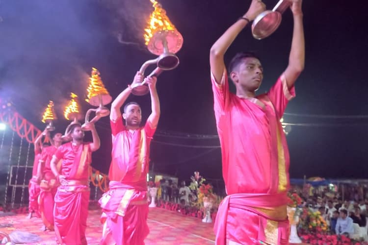 कटिहार में आज मनिहारी गंगा घाट पर आज होगी भव्य महा गंगा आरती, दीपदान से जगमगाएगा घाट