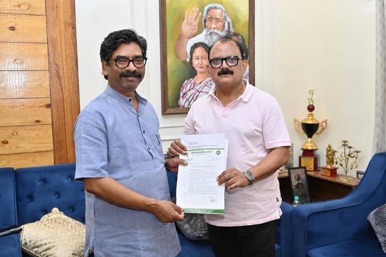 पूर्व मंत्री मिथिलेश ठाकुर ने की मुख्यमंत्री से मुलाकात, गढ़वा-पलामू में धान खरीद अवधि बढ़ाने की मांग