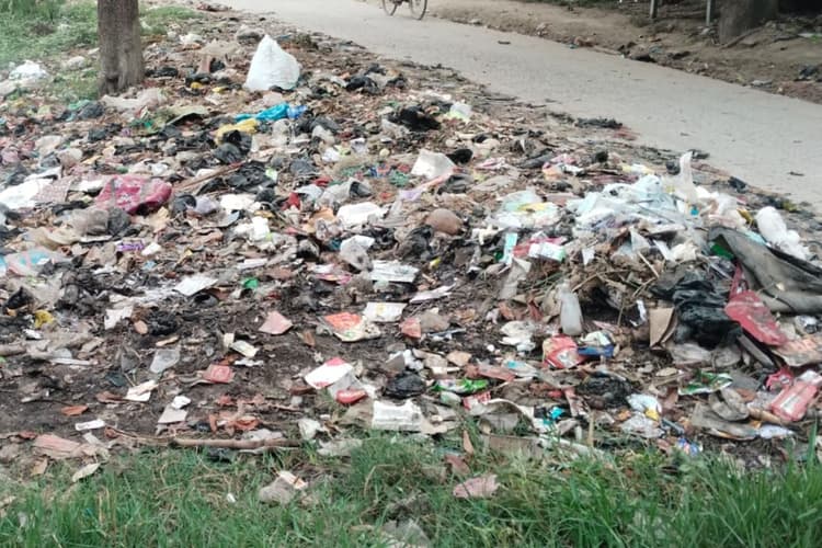 गोपालगंज में कचरा उठाव व्यवस्था ठप, गांवों में बढ़ी गंदगी और बीमारी का खतरा