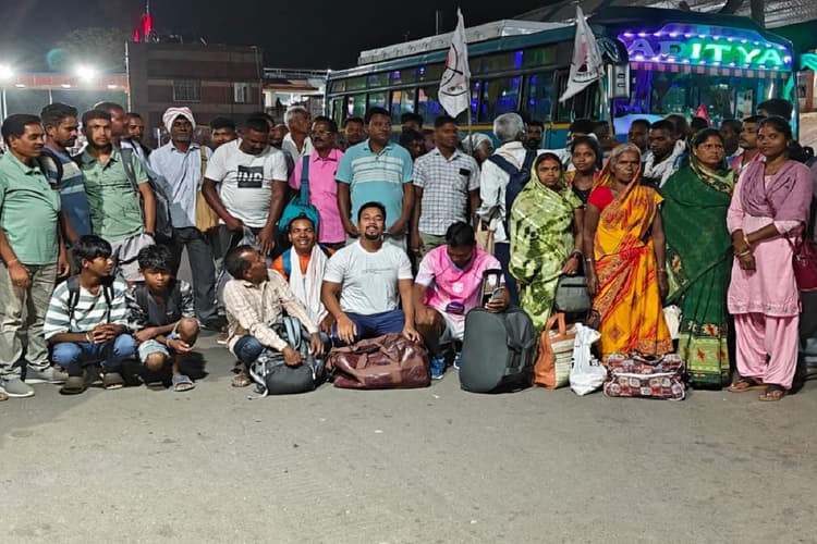 डिलिस्टिंग की मांग पर दिल्ली में हल्ला बोल, गुमला से जनजाति समाज के 518 लोग हो गए हैं रवाना