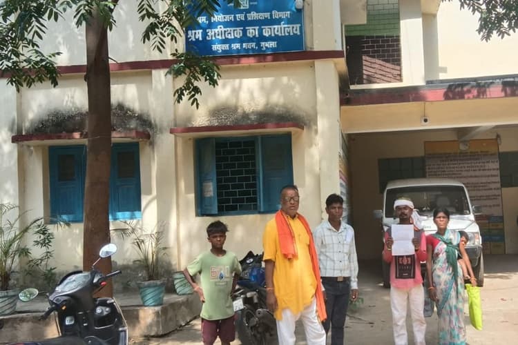 बनारस के ईंट भट्ठे में गुमला के मजदूरों को बनाया बंधक, मारपीट कर बिना मजदूरी दिए भगाया